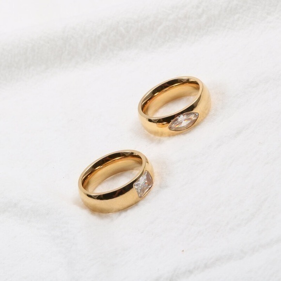 - 18k Gold Plated Statement Ring with Eye Stone - Picture 1 of 9